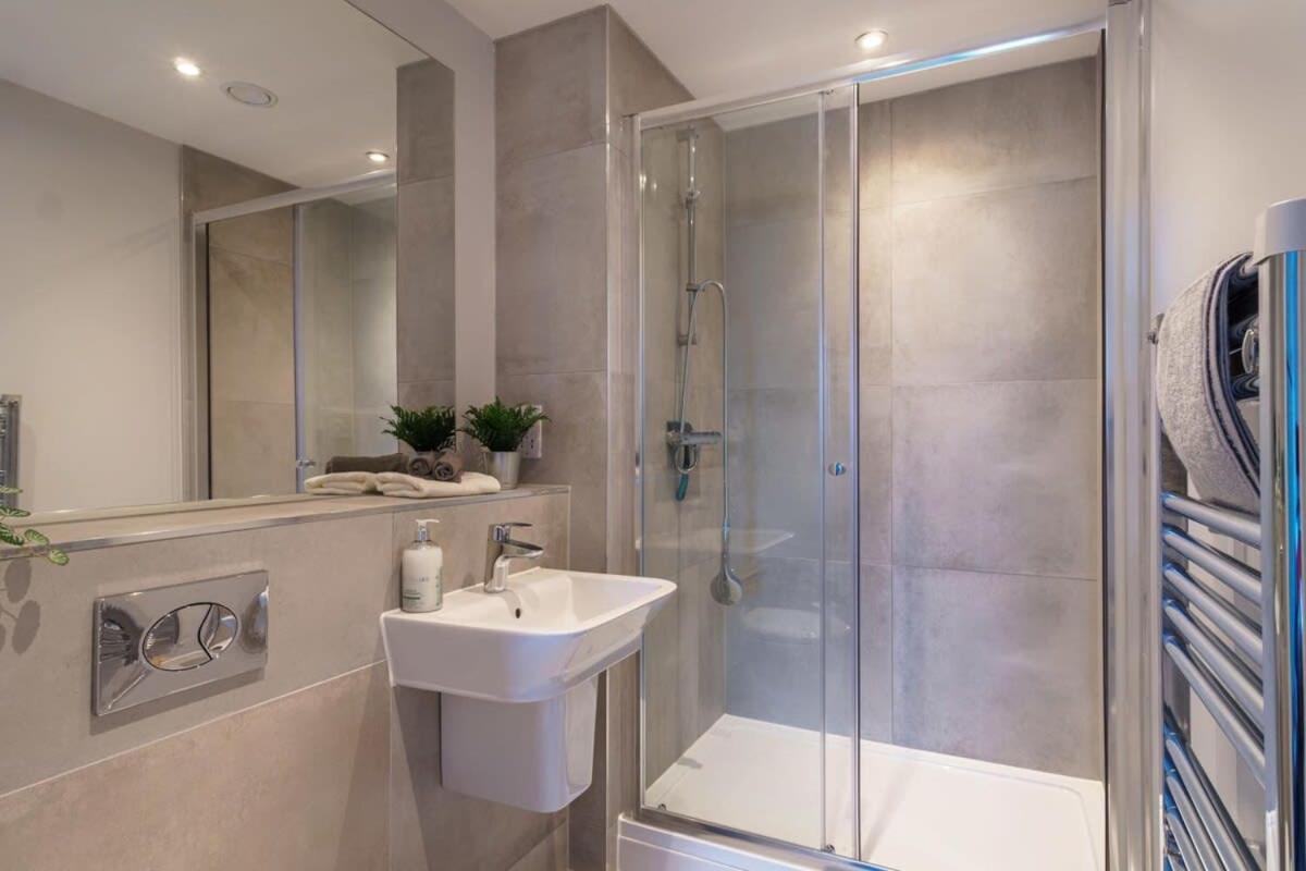 Fantastic 3 Bedroom Manchester Apartment Exterior foto