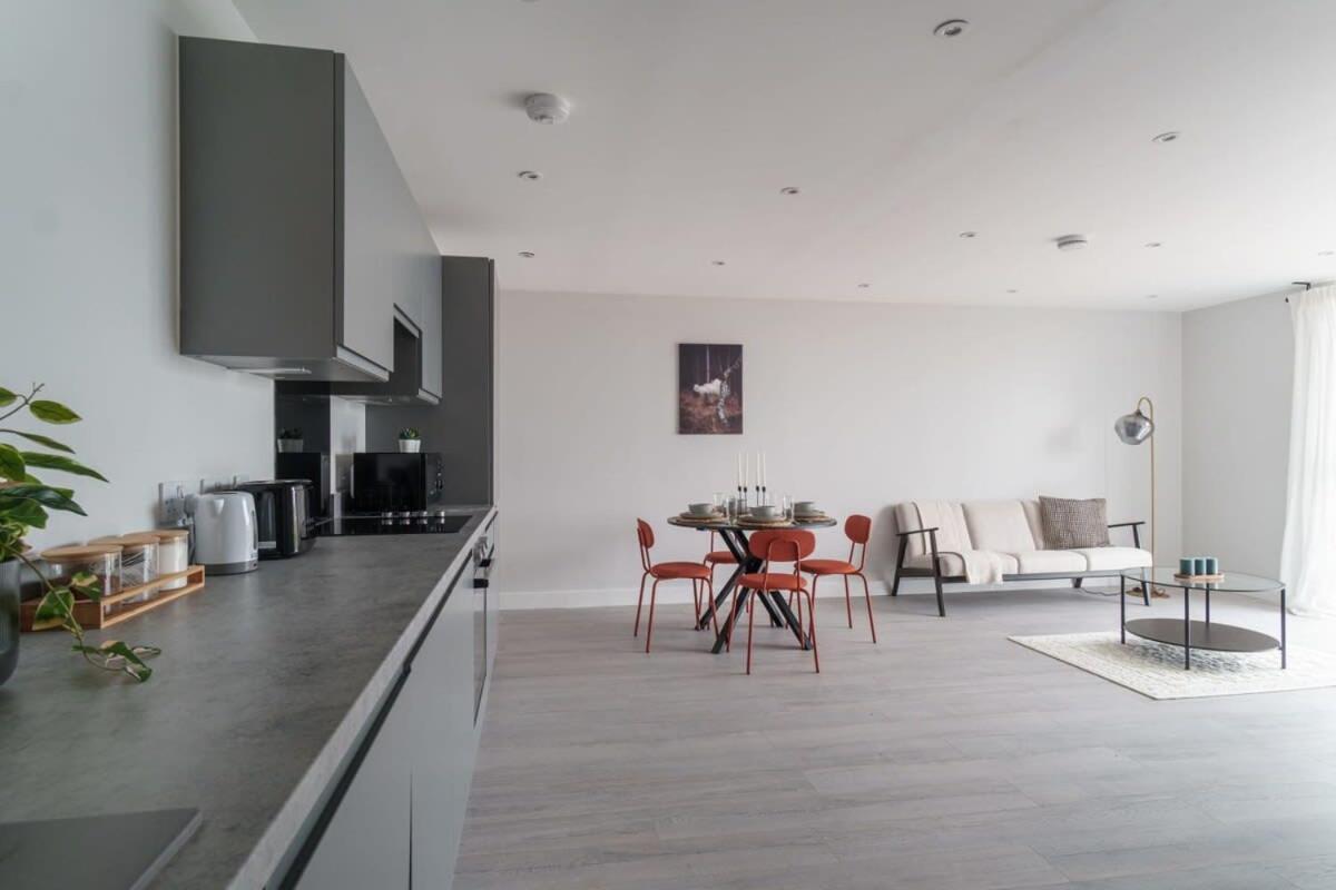 Fantastic 3 Bedroom Manchester Apartment Exterior foto